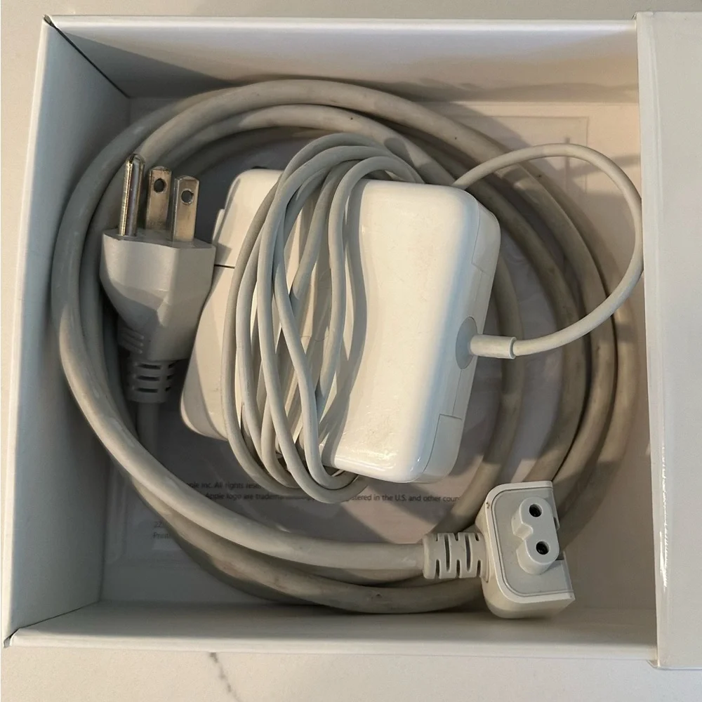 Apple 60W MagSafe Power Adapter